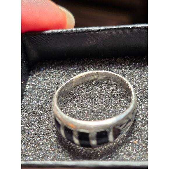 Sterling Silver & Black Onyx Inlay Ring Size 7 - Picture 3 of 9